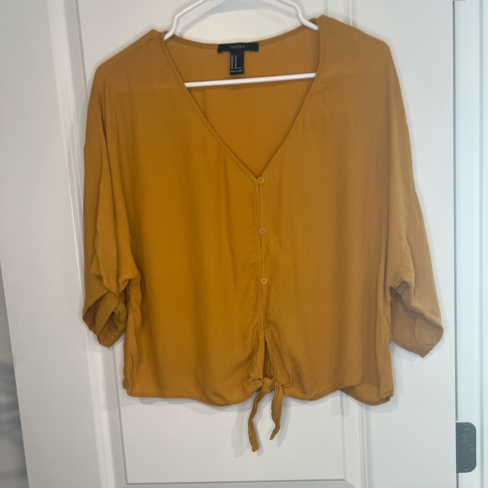 Quarter sleeve tie front blouse. Size medium